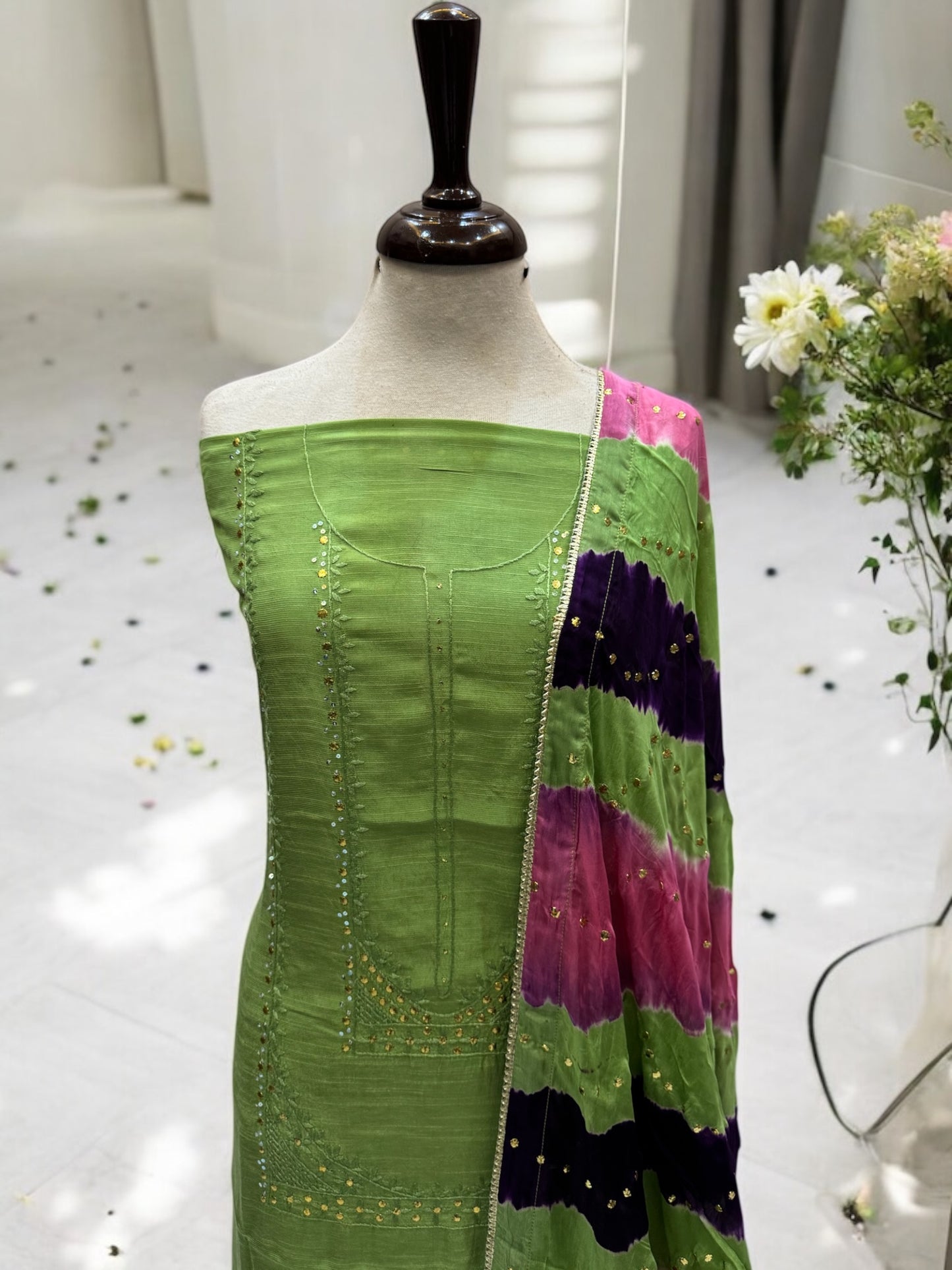 Chata Pati with Mukesh Medium silk & Raw silk