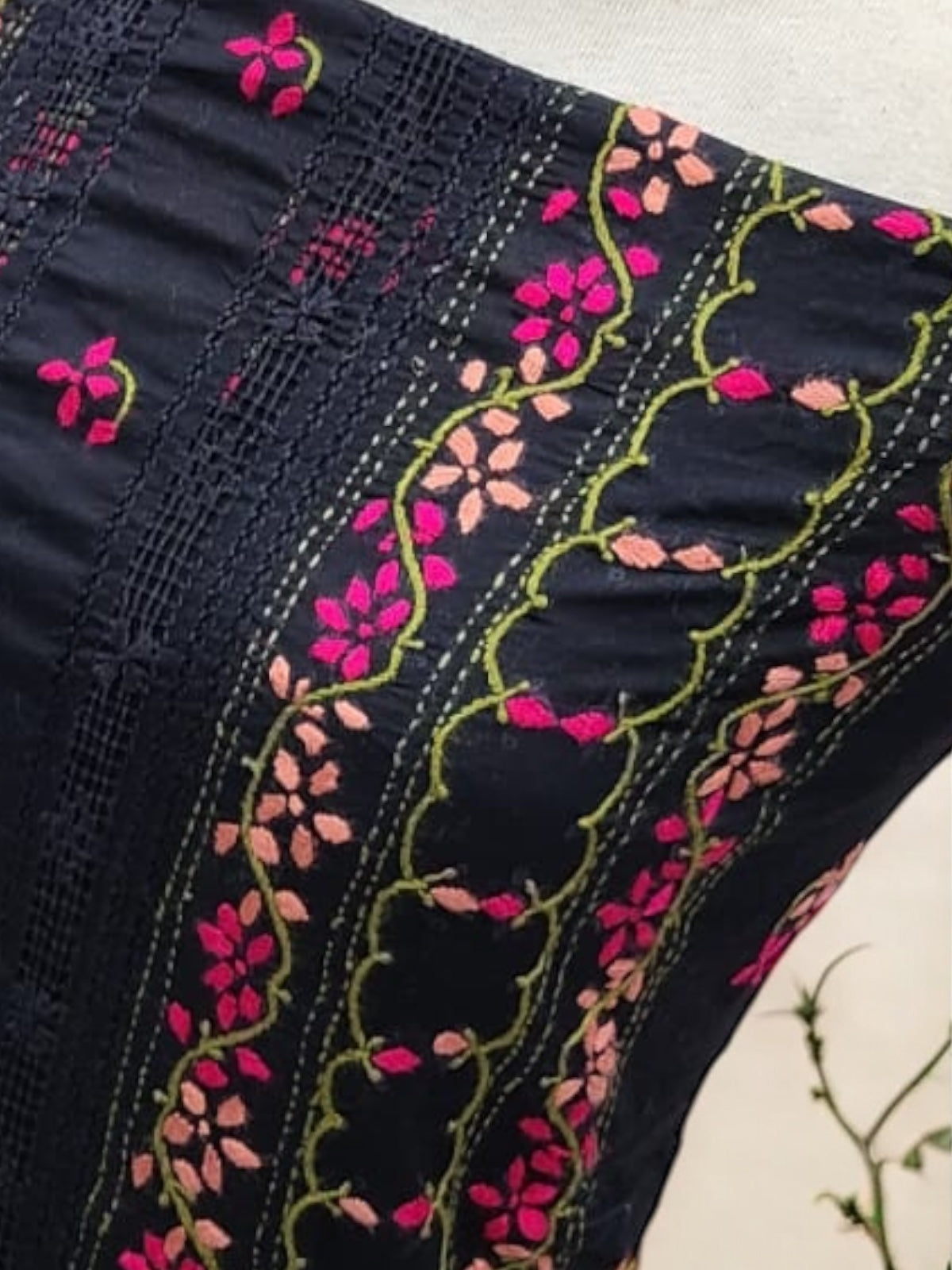 Tarkashi Applique Style 2pc peach with Hot Pink