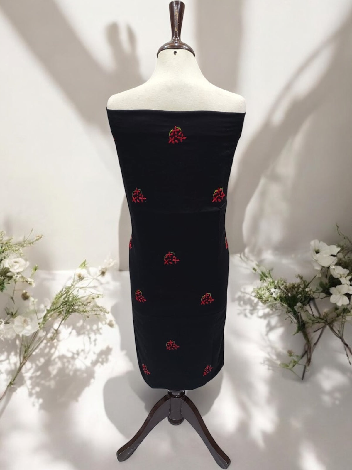 Tarkashi Applique style pink and red