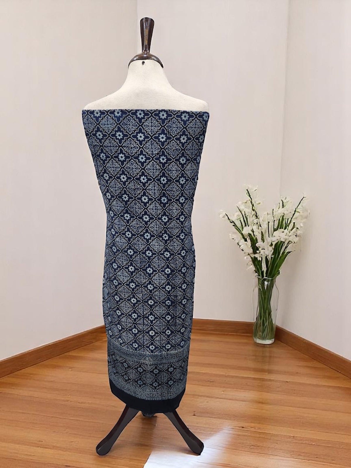 Neckline Natural Dyed Lawn indigo