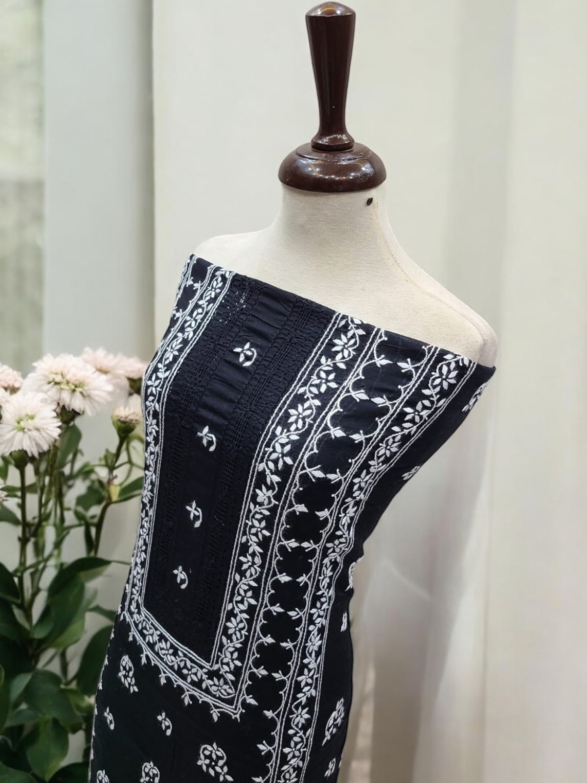 Tarkashi Applique lawn 2pc beige with black