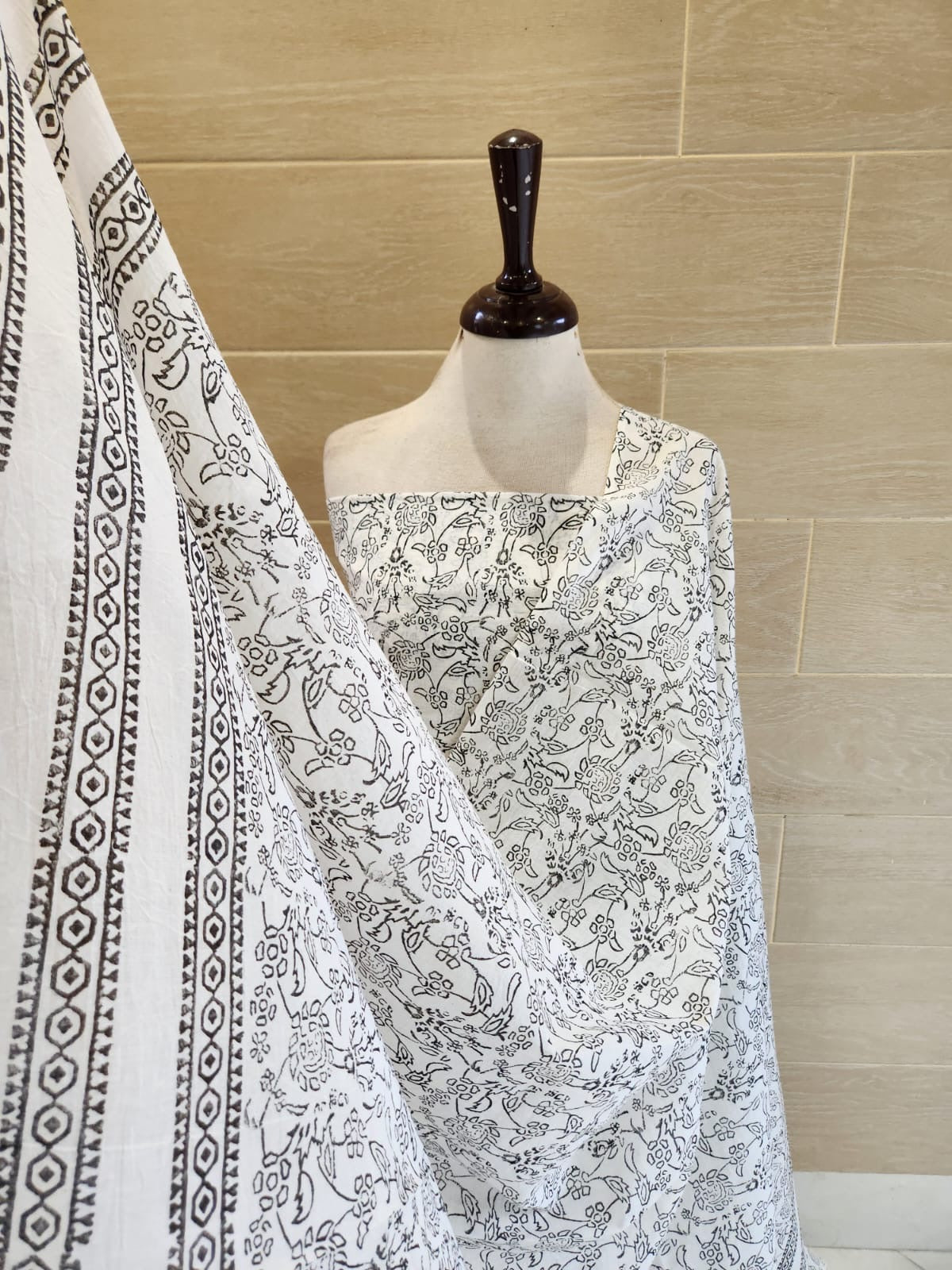 White & black lawn block print 2pc (advance payment)