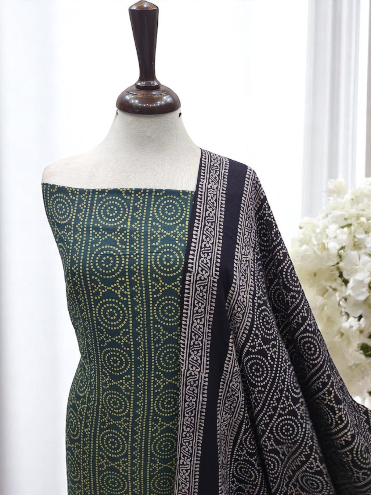 Natural Dyed Lawn 2pc Chunri unique Combo G&B