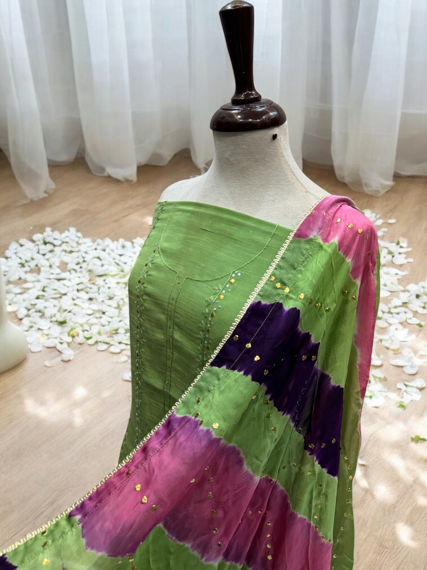 Chata Pati with Mukesh Medium silk & Raw silk