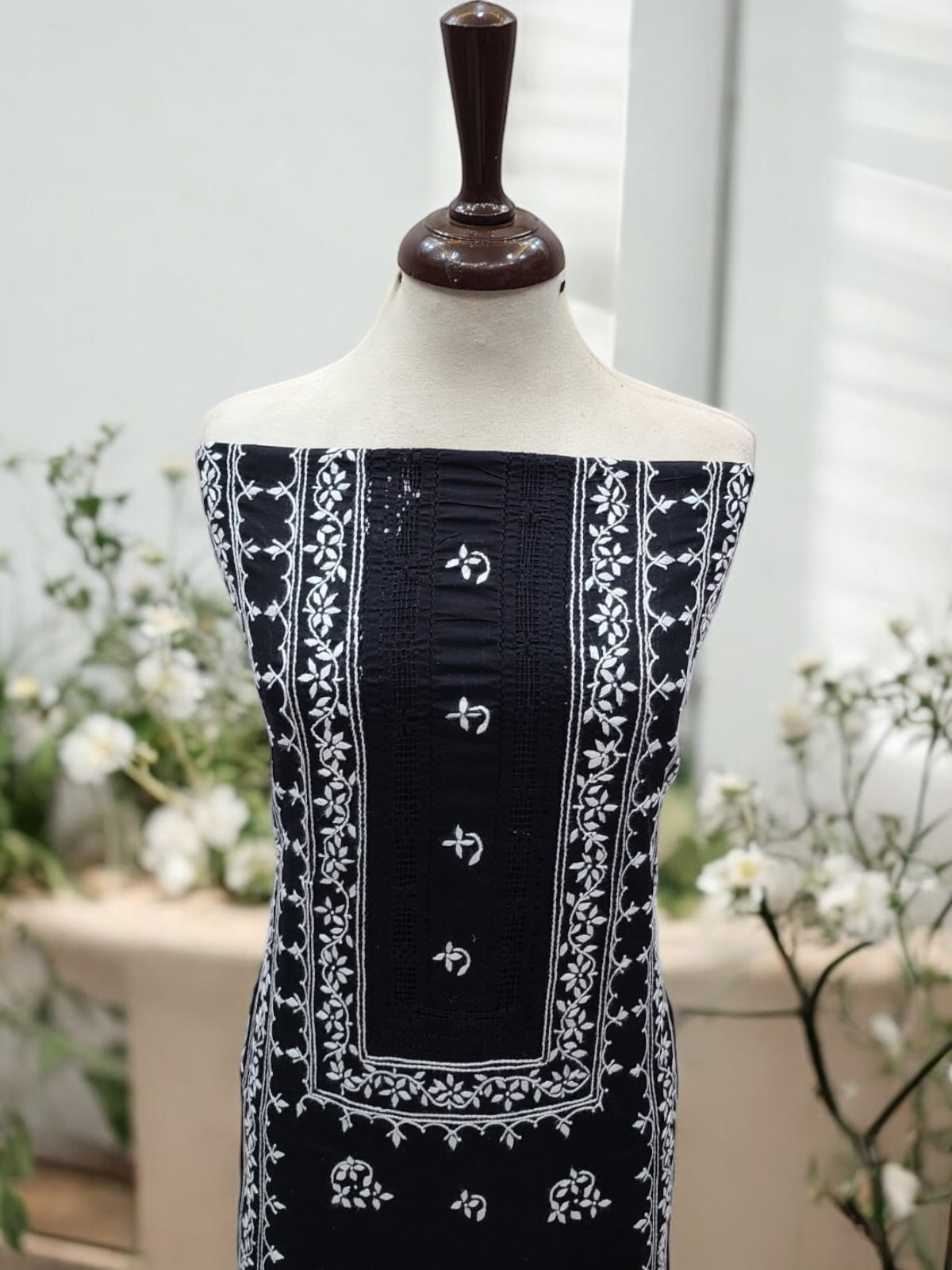 Tarkashi Applique lawn 2pc beige with black