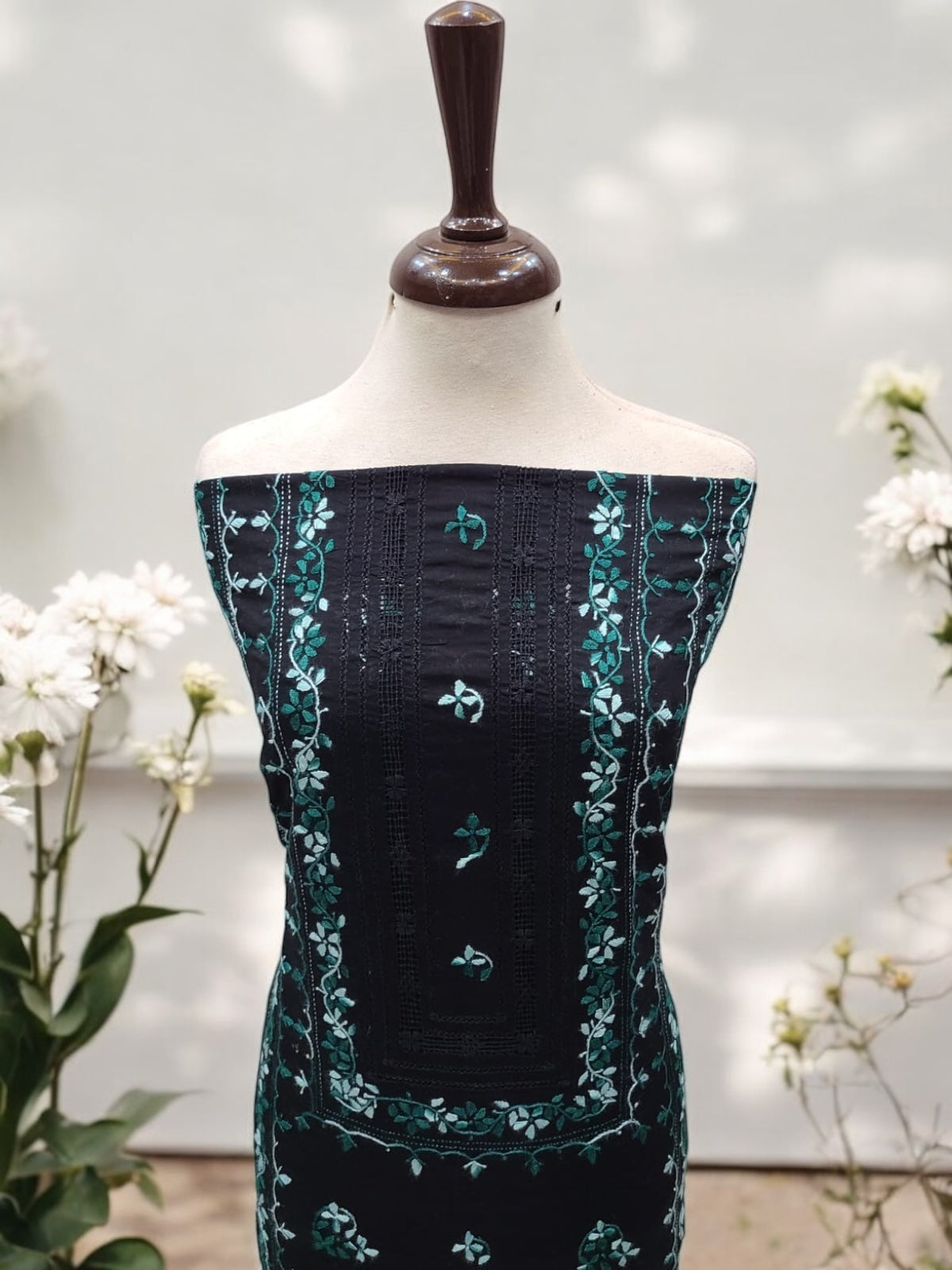Tarkashi Applique style lawn 2pc turquoise with black