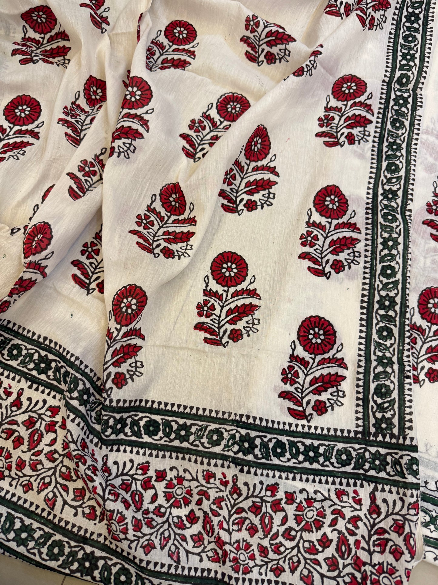 Block print lawn shirt & dupattaRed & green