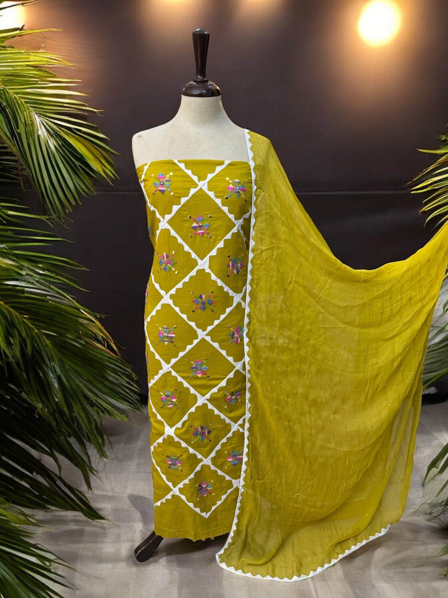 Mukesh with Applique 2pc