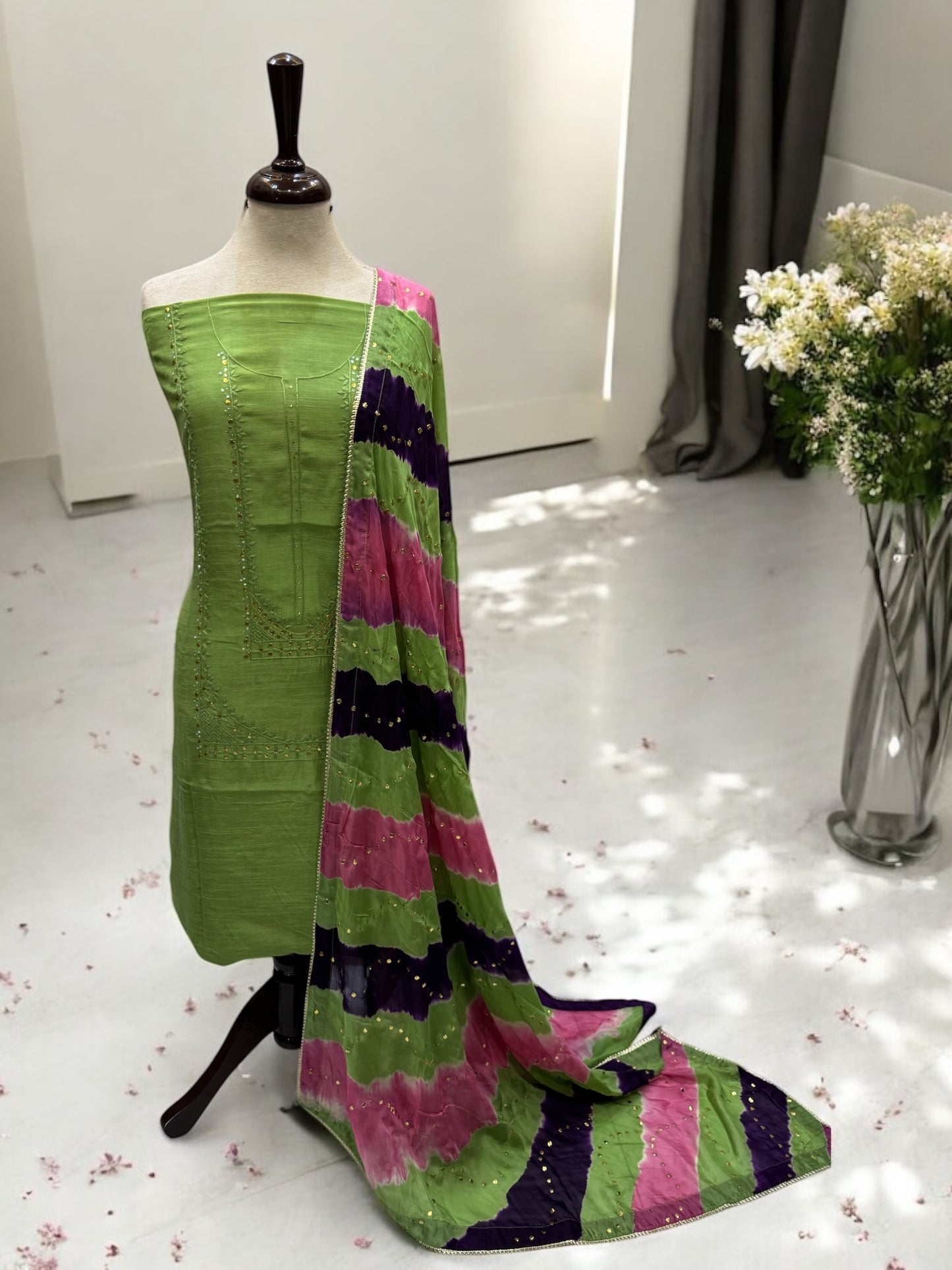 Chata Pati with Mukesh Medium silk & Raw silk