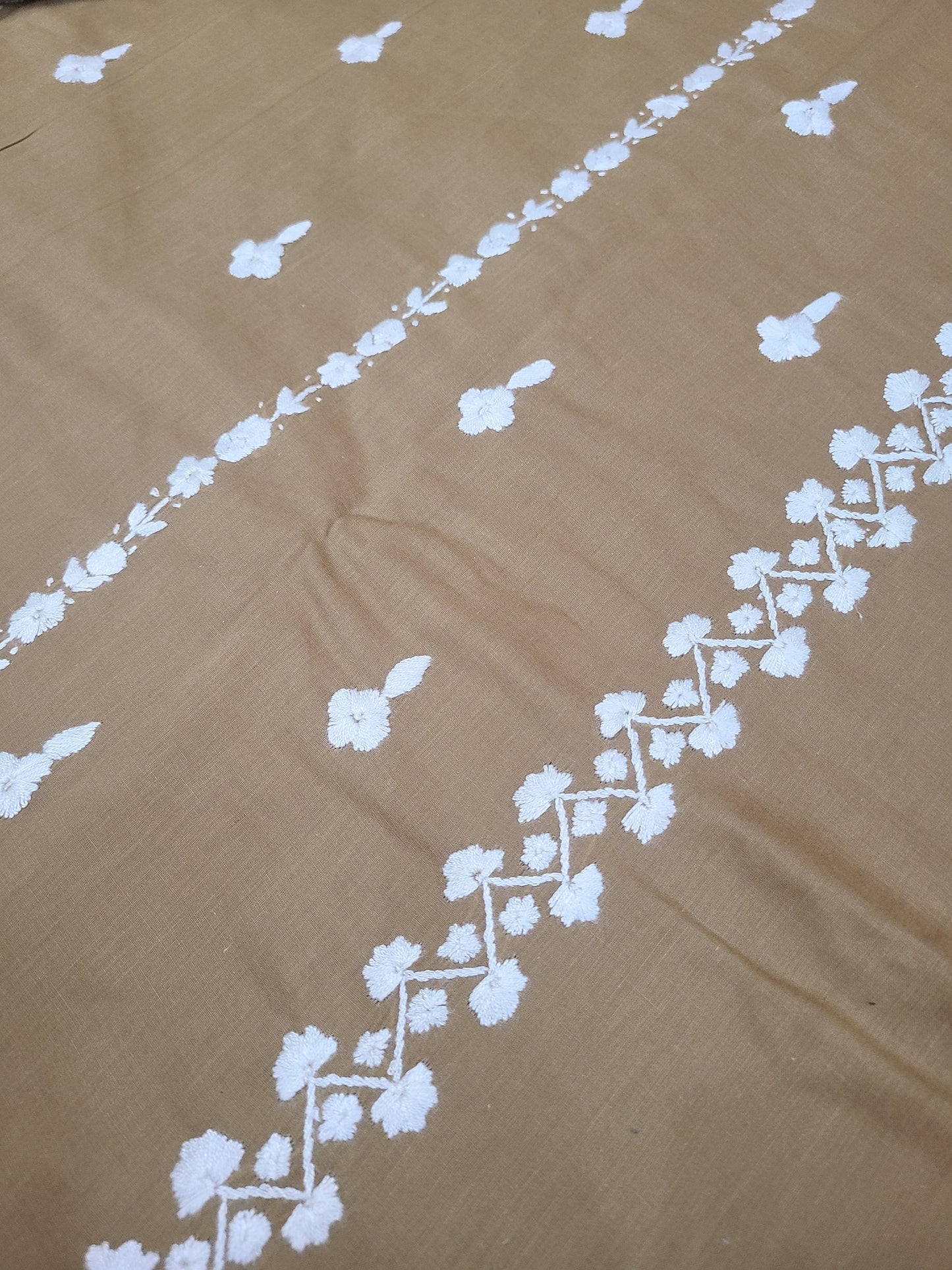 Kashmiri Style Neckline chowk Embroidered Lawn 2pc