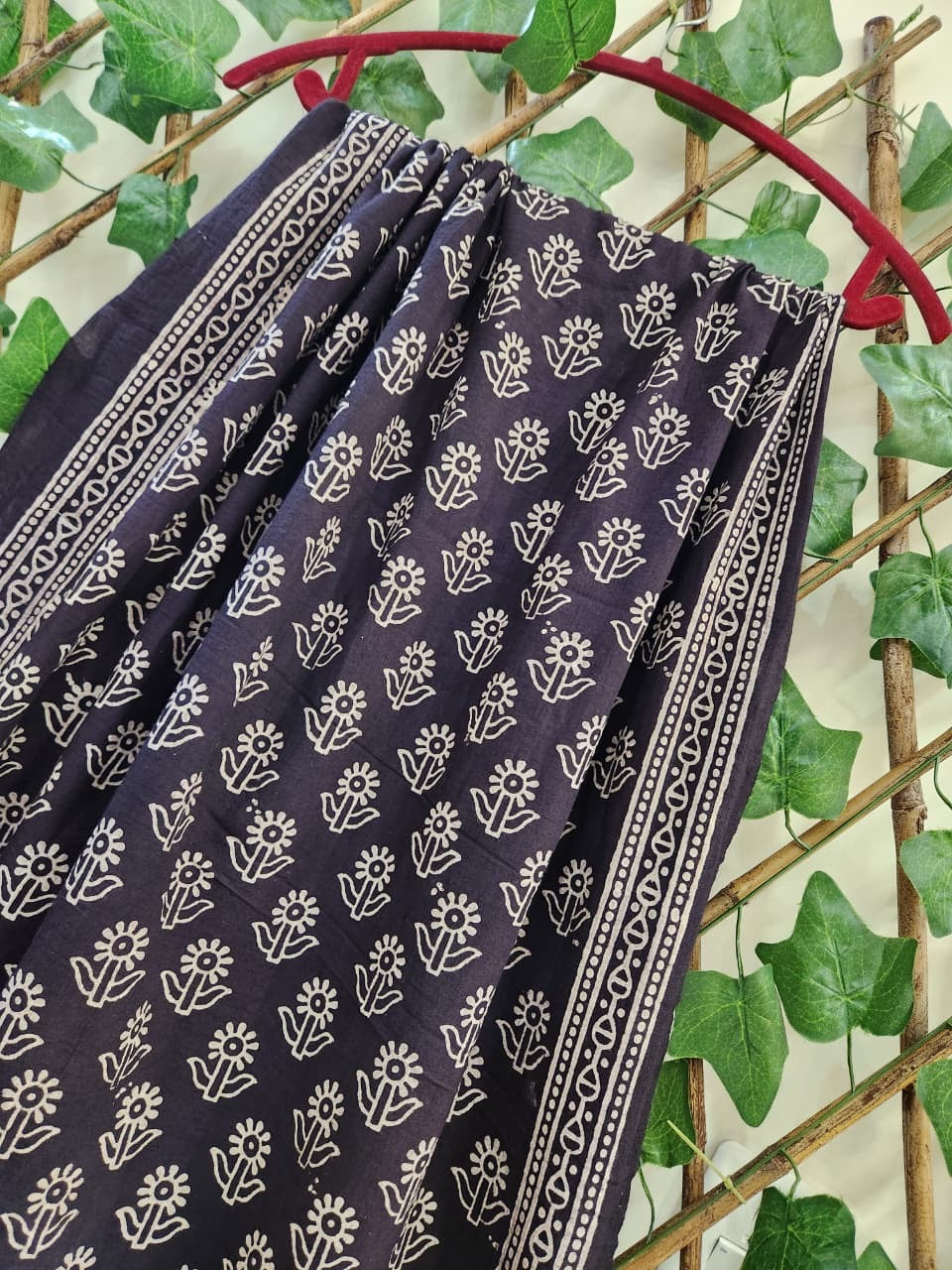 Exclusive Lawn Stoller scarf