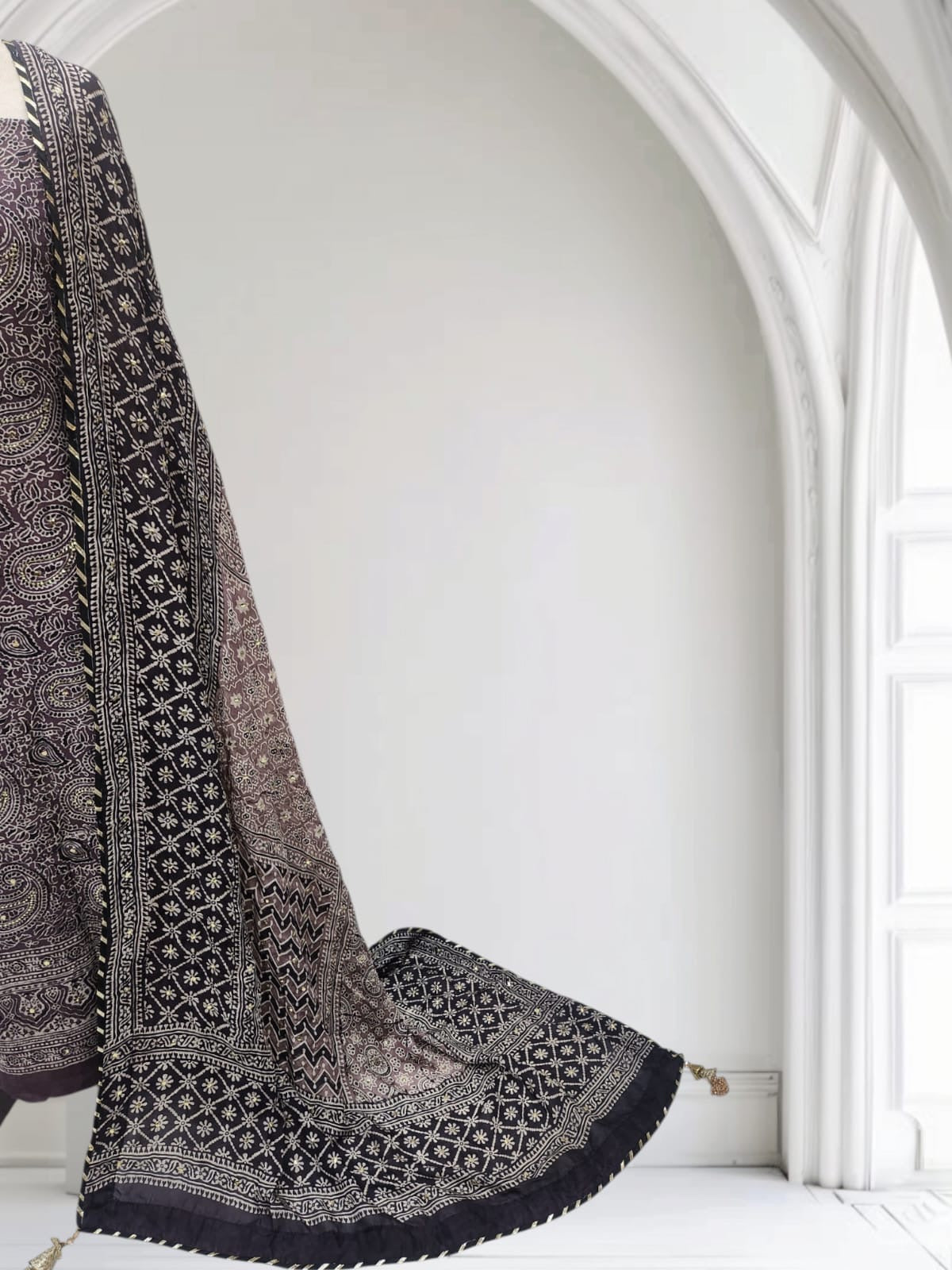 Raw silk with medium silk mukesh 2pc