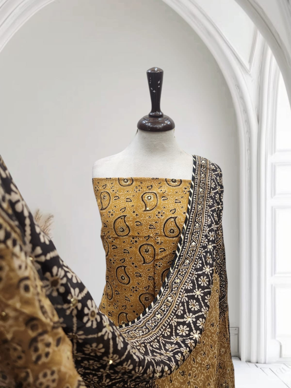 Raw silk with medium silk mukesh 2pc
