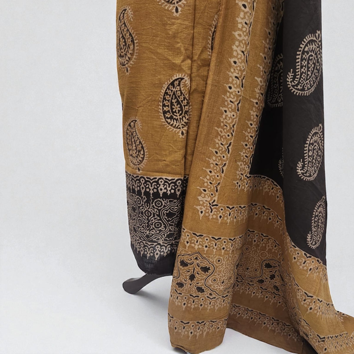 Lawn Natural dyed 2pc Shirt & Dupatta
