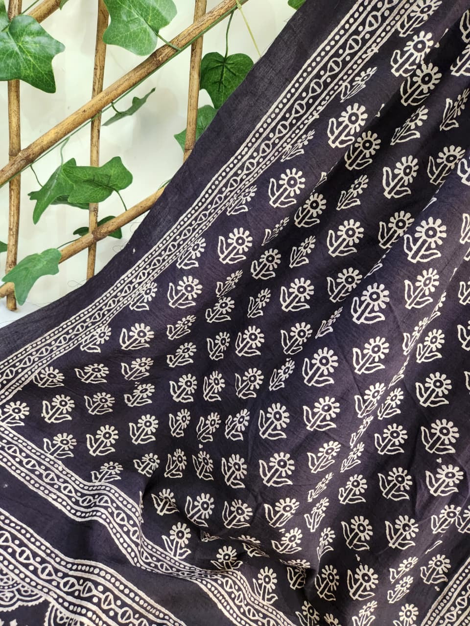 Exclusive Lawn Stoller scarf