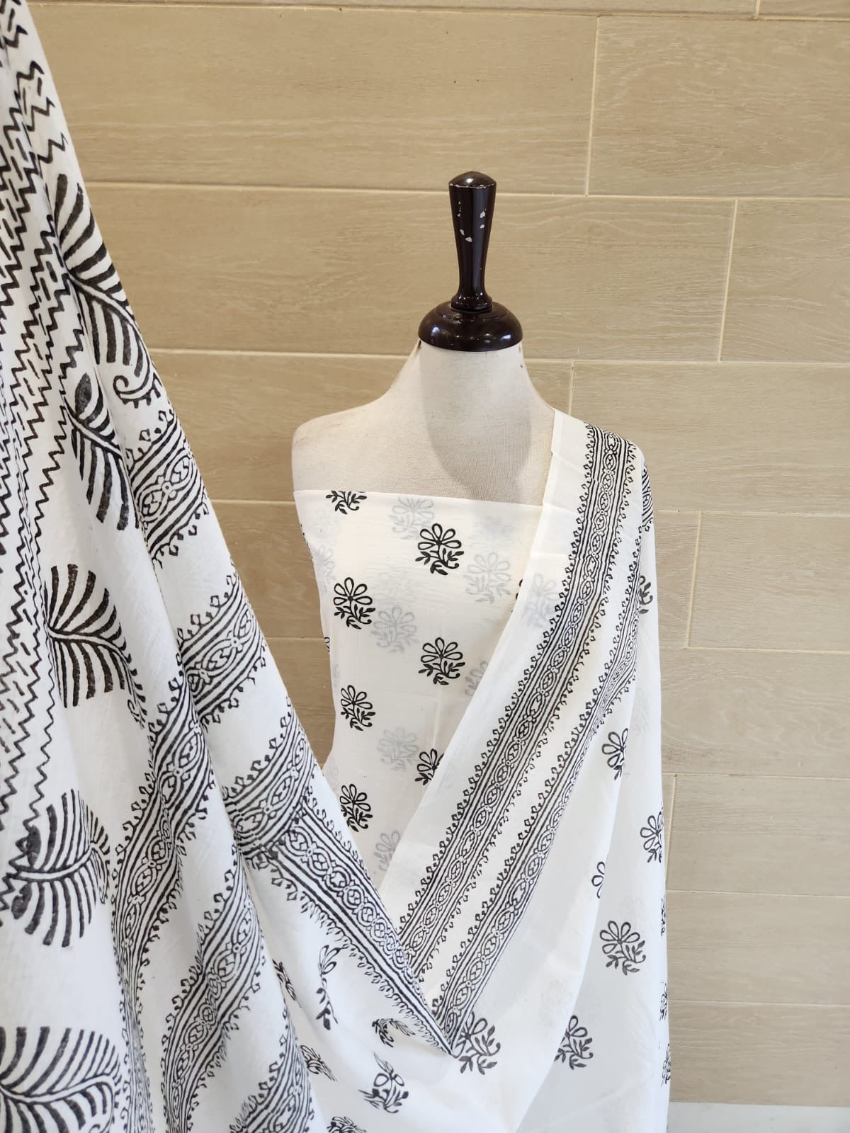 White & black lawn block print 2pc (advance payment)