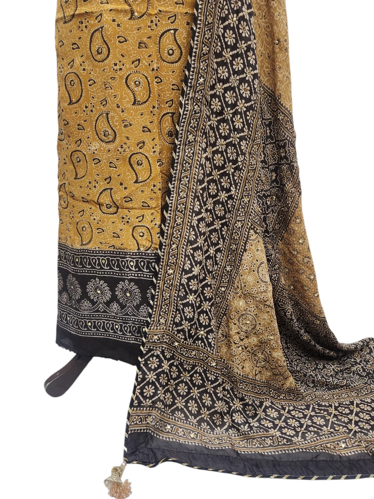 Raw silk with medium silk mukesh 2pc