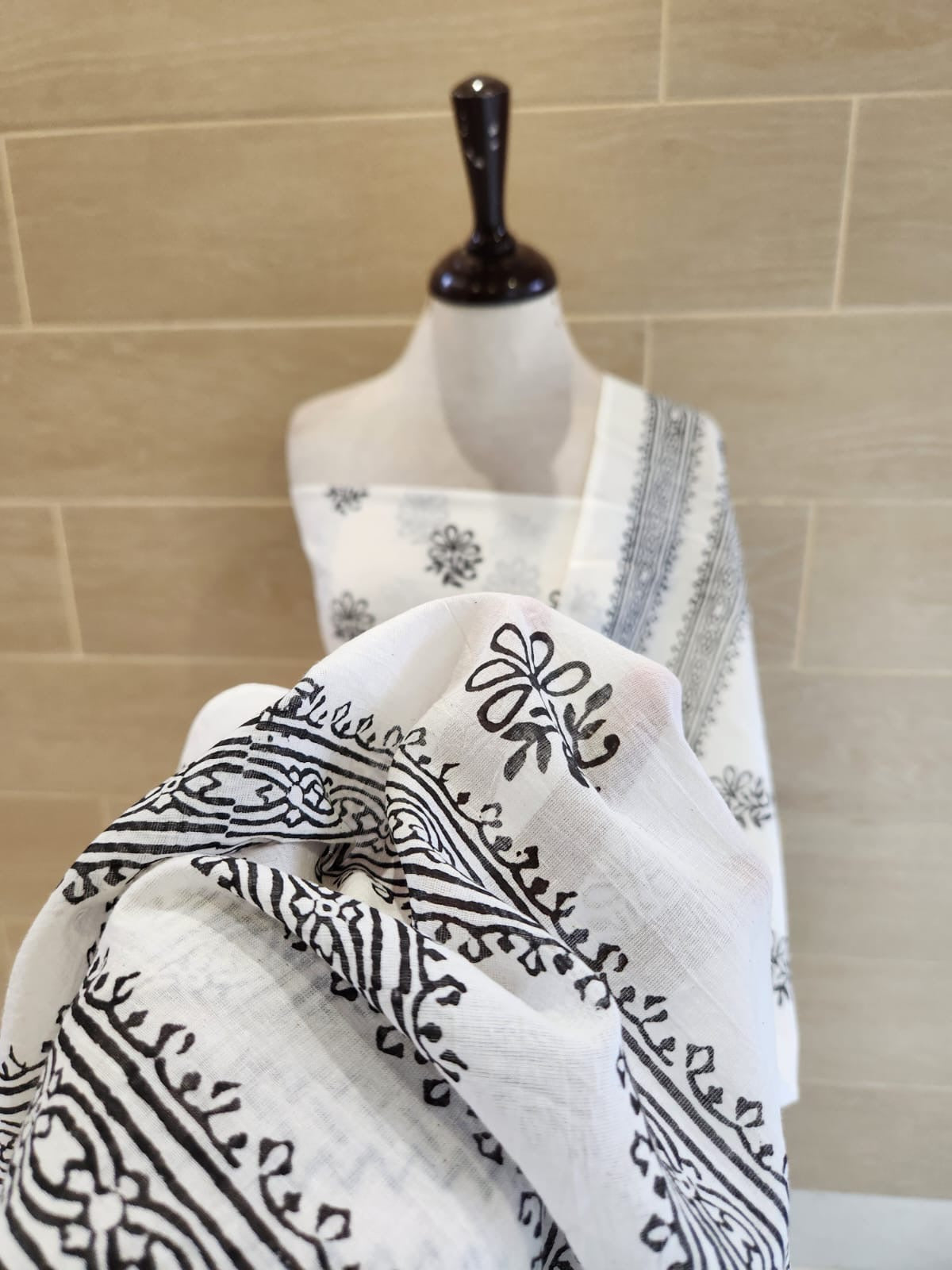 White & black lawn block print 2pc (advance payment)