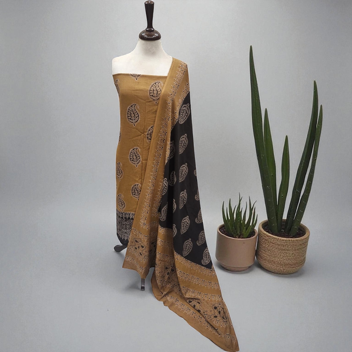 Lawn Natural dyed 2pc Shirt & Dupatta