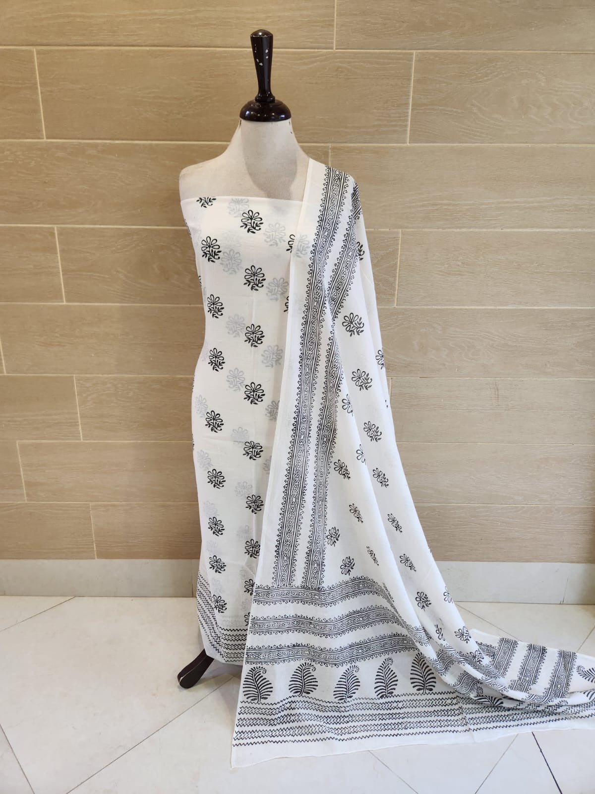 White & black lawn block print 2pc (advance payment)