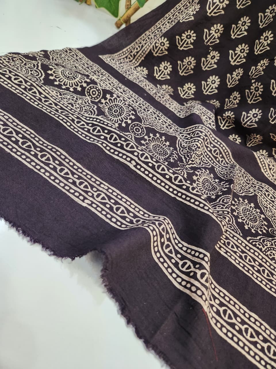 Exclusive Lawn Stoller scarf