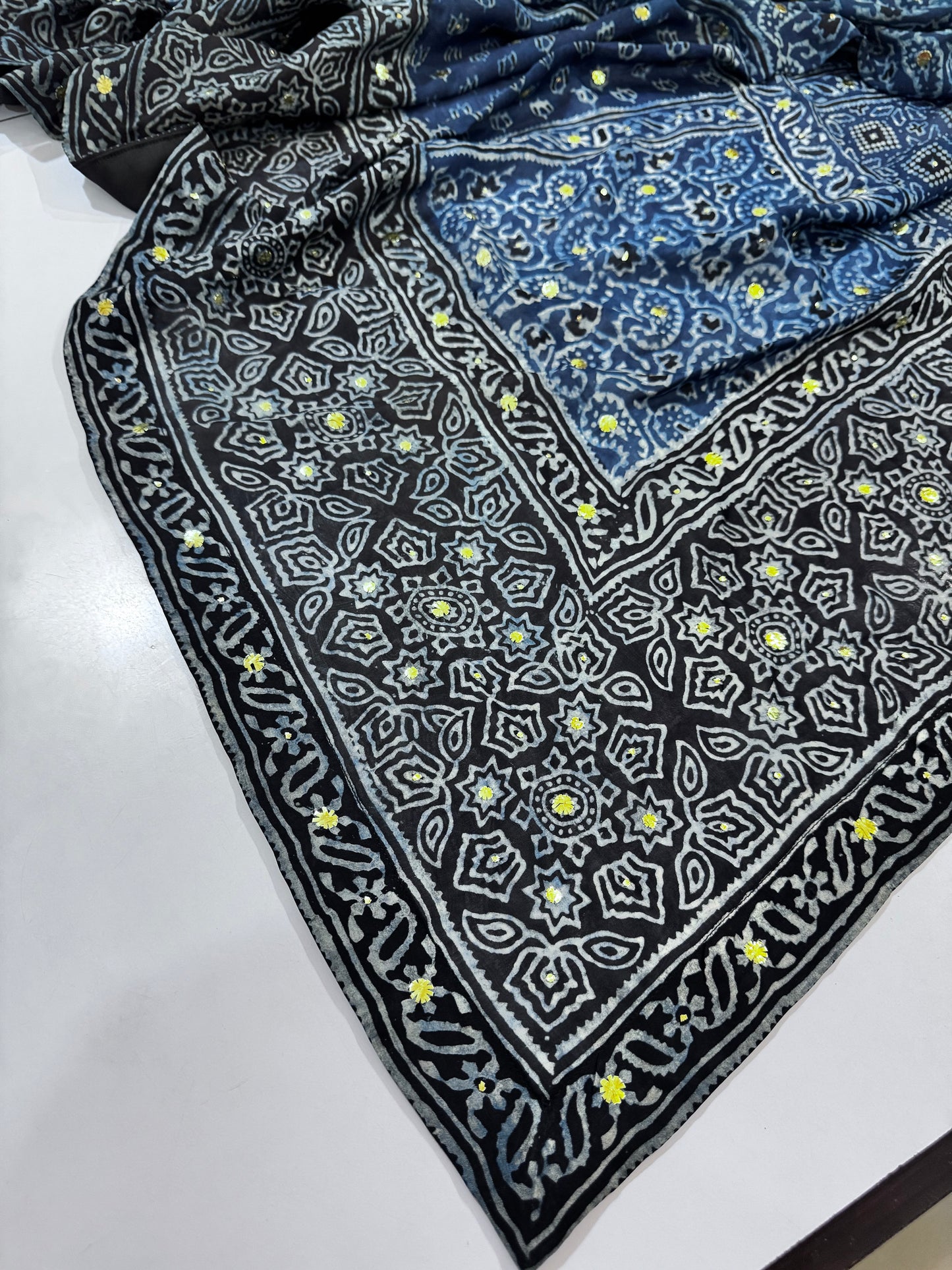 Medium silk Natural dyed Mukesh Shawl