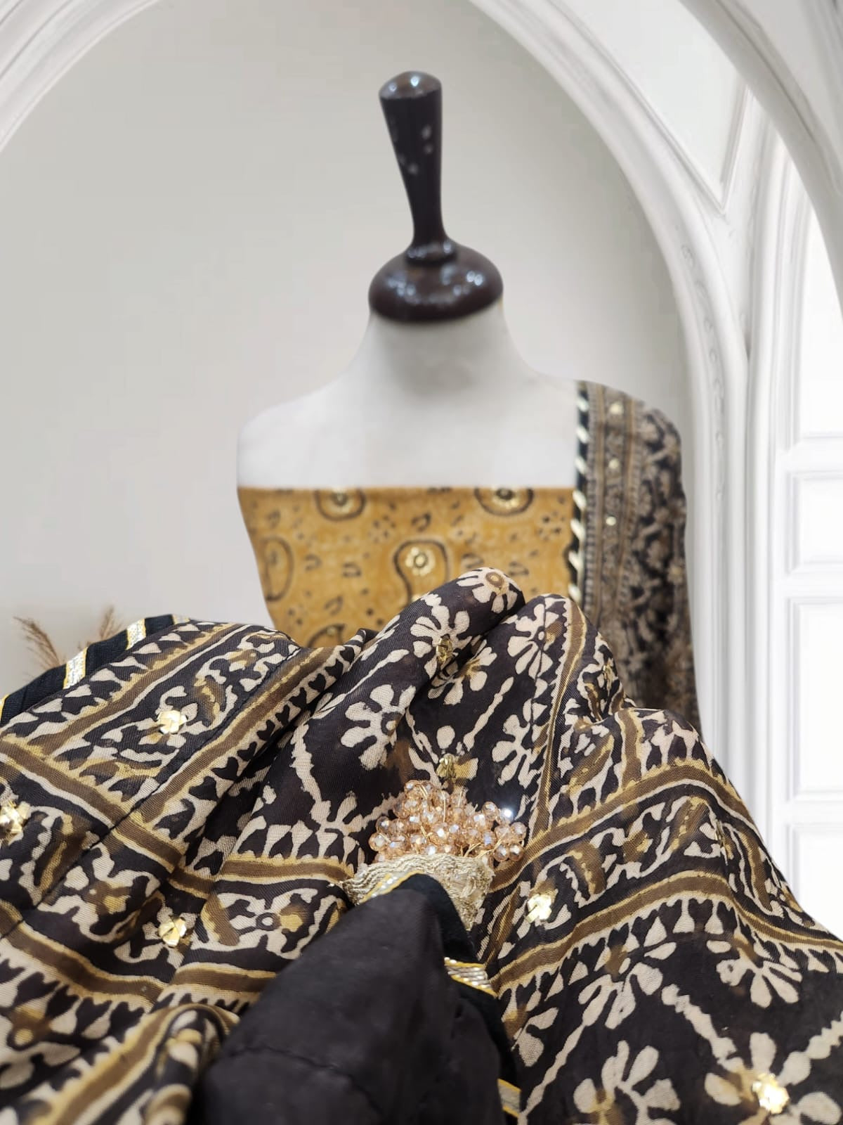 Raw silk with medium silk mukesh 2pc