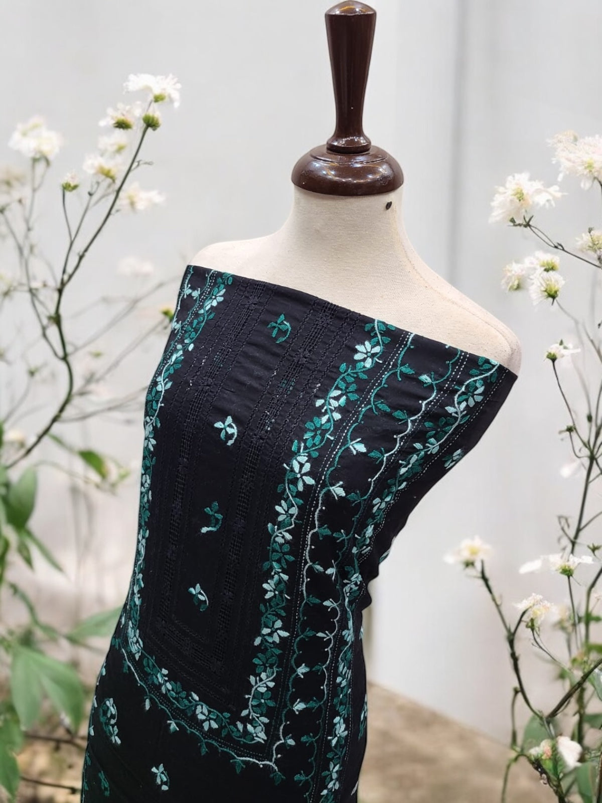 Tarkashi Applique style lawn 2pc turquoise with black