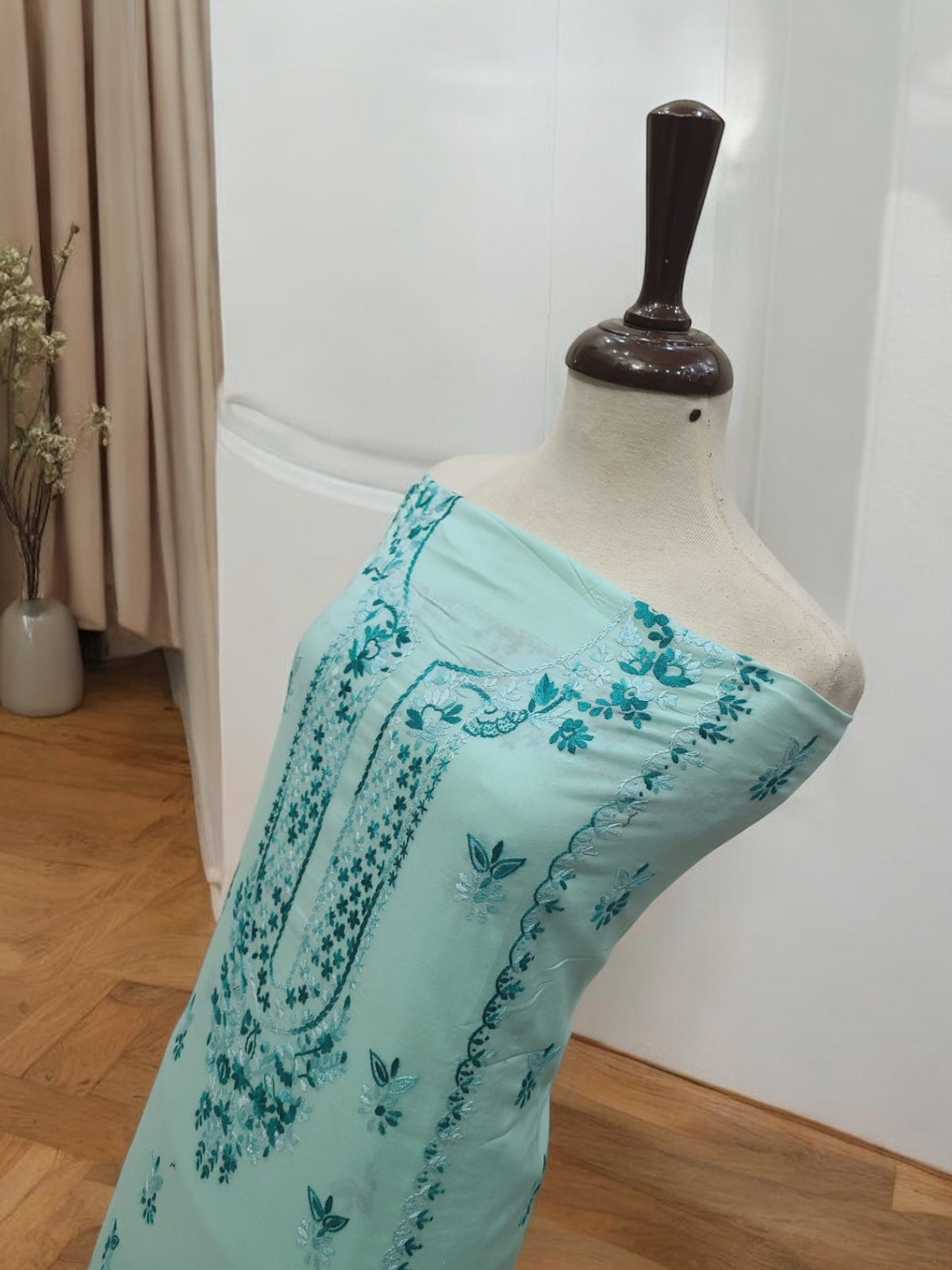 Lakhnawi style neckline lawn 2pc