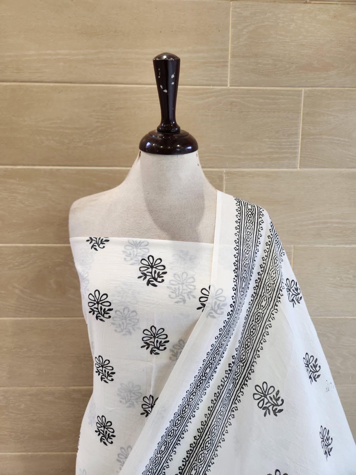 White & black lawn block print 2pc (advance payment)