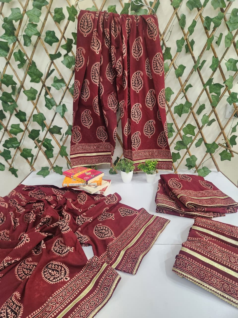 Lawn Farshi shalwar (advance Payment)