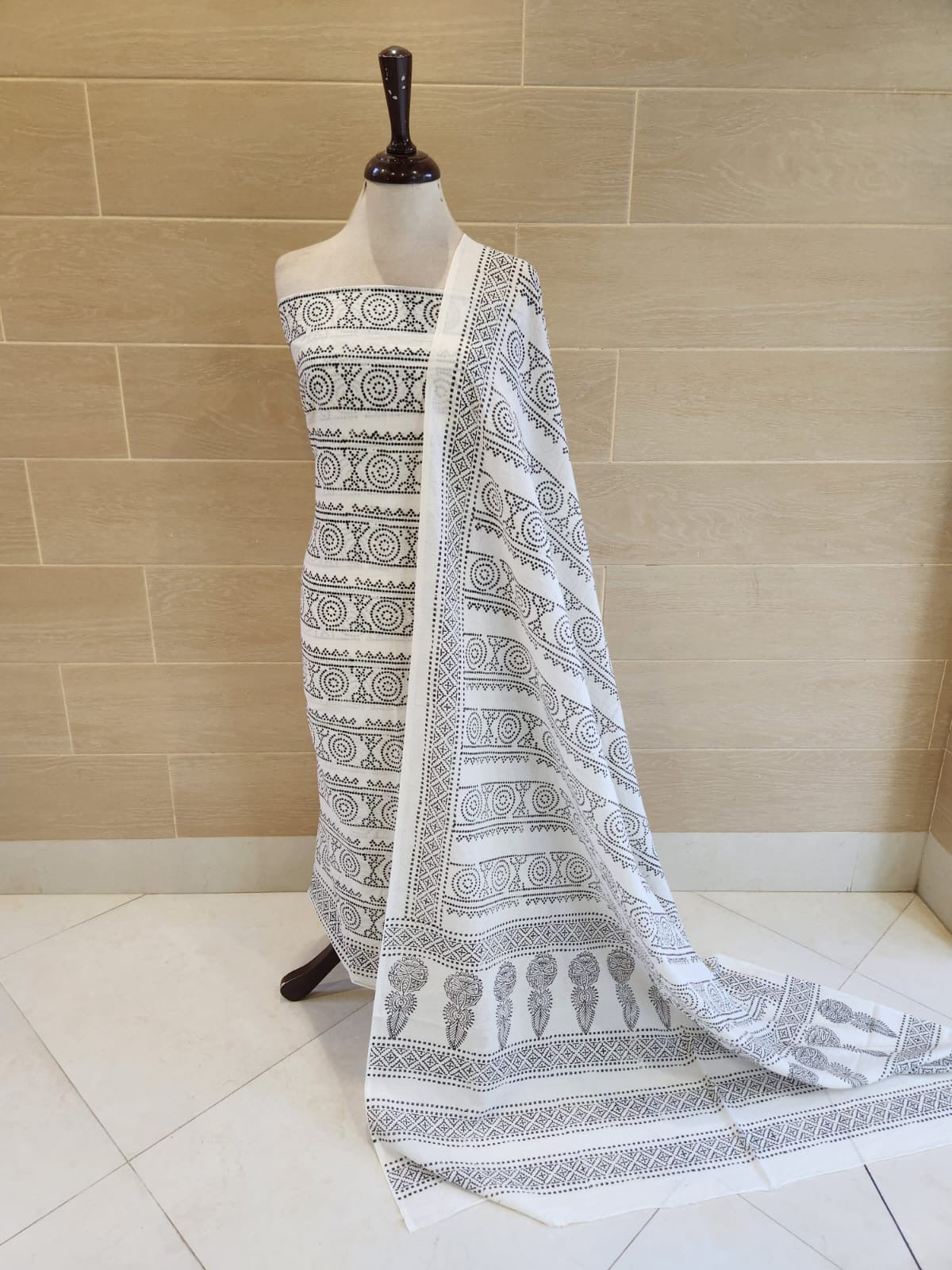 White & black lawn block print 2pc (advance payment)