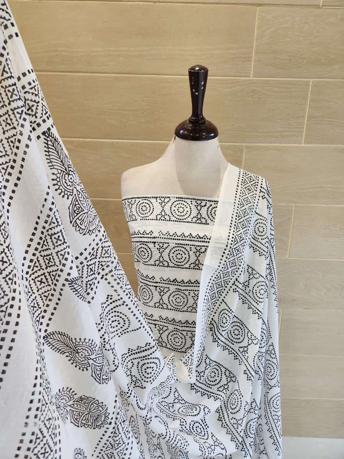 White & black lawn block print 2pc (advance payment)
