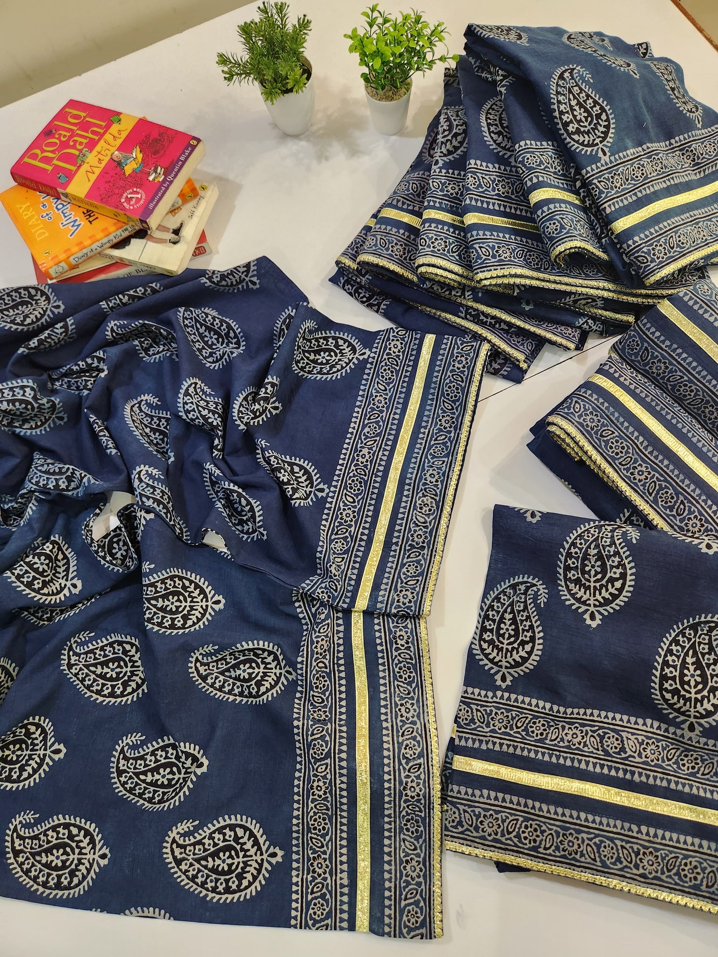 Lawn Farshi Shalwar (advance payment)