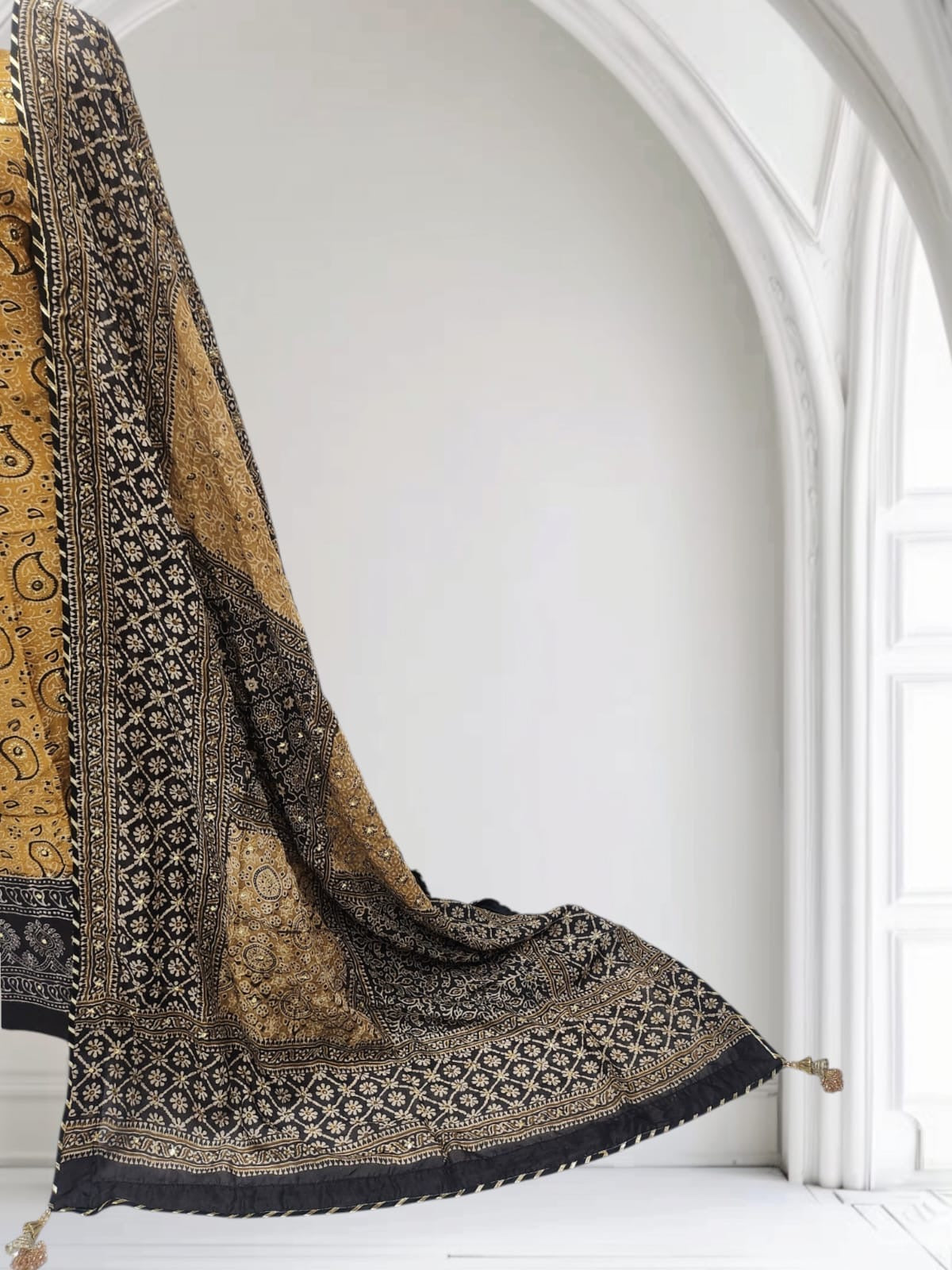 Raw silk with medium silk mukesh 2pc