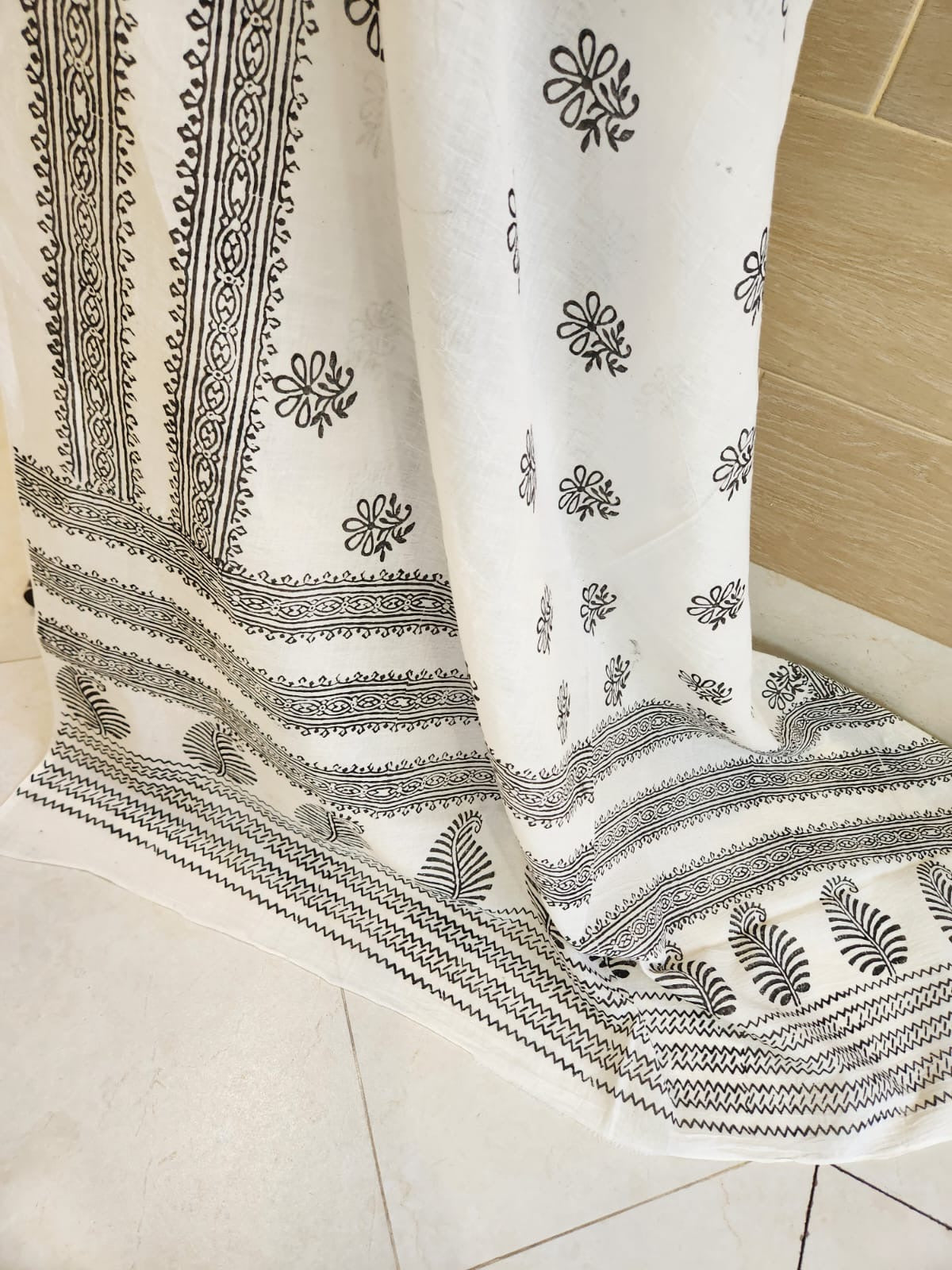White & black lawn block print 2pc (advance payment)