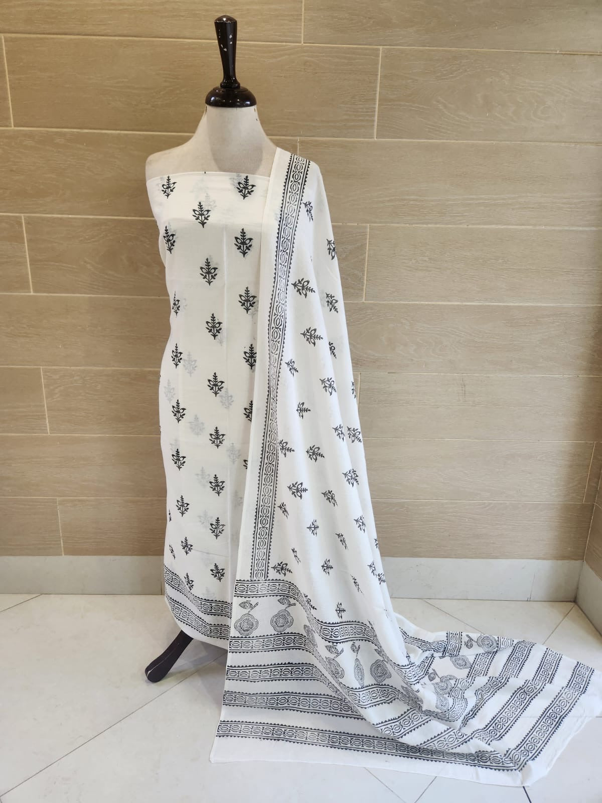 White & black lawn block print 2pc (advance payment)