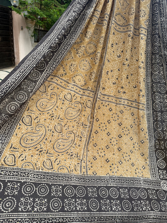 Mustard Lawn Mukesh chadar چادر