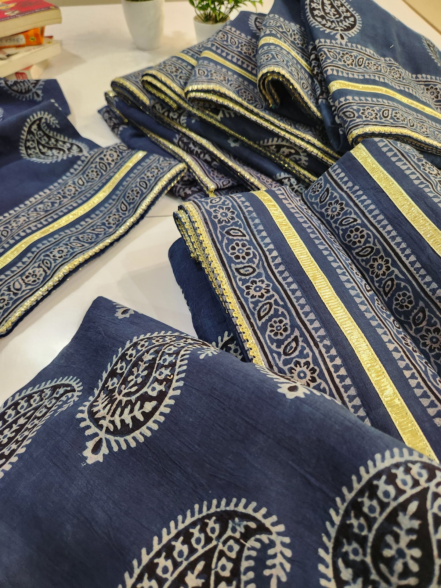 Lawn Farshi Shalwar (advance payment)