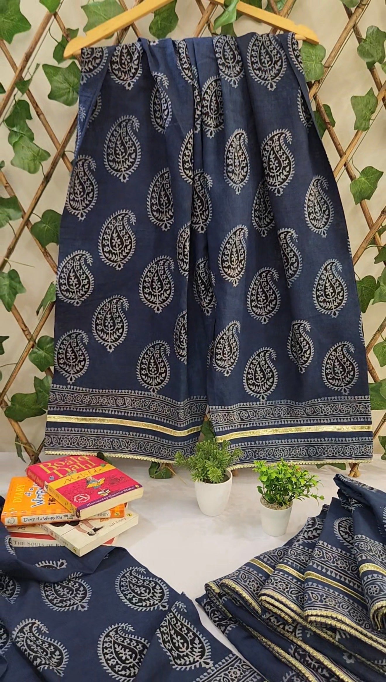 Lawn Farshi Shalwar (advance payment)