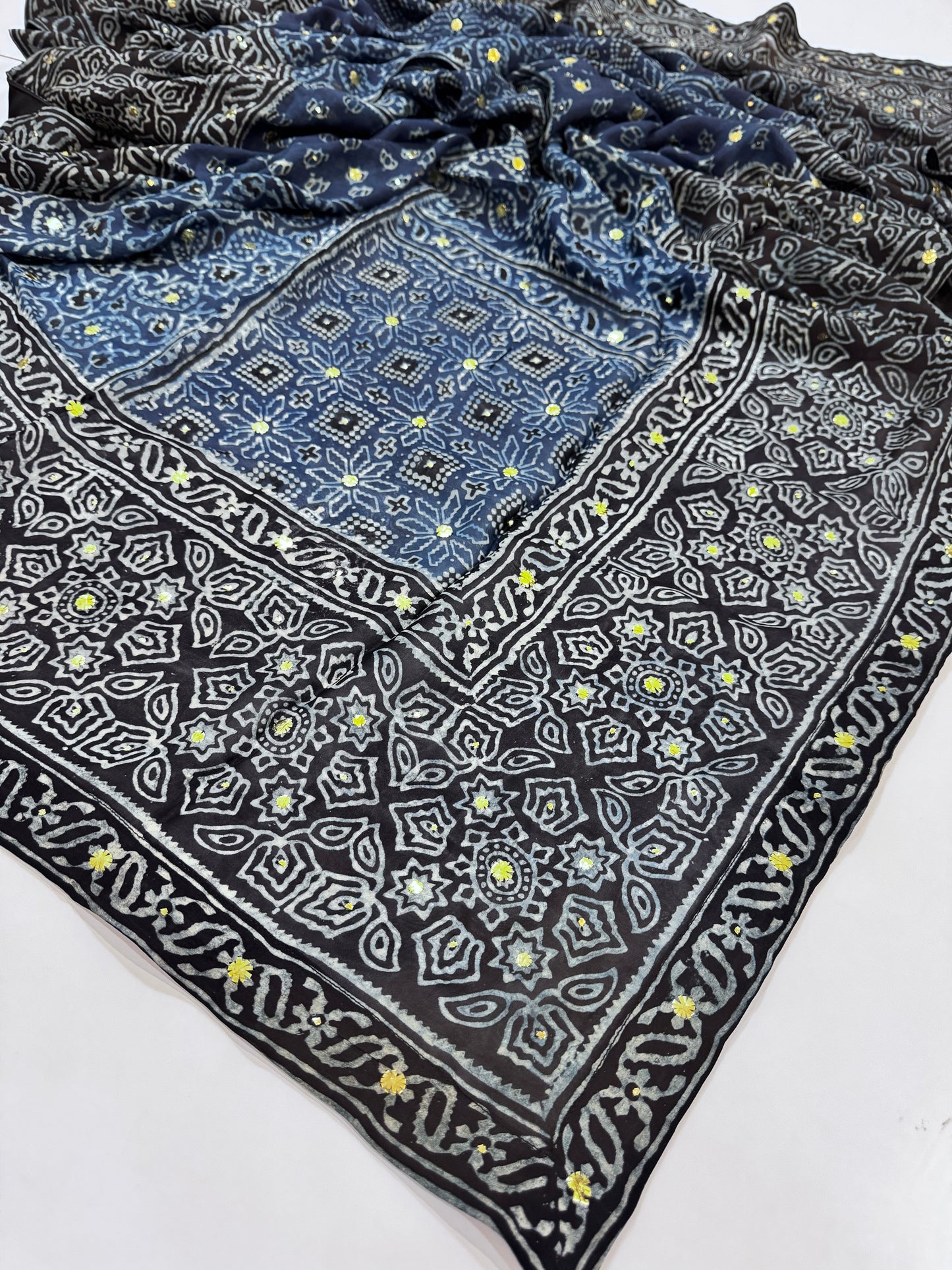 Medium silk Natural dyed Mukesh Shawl