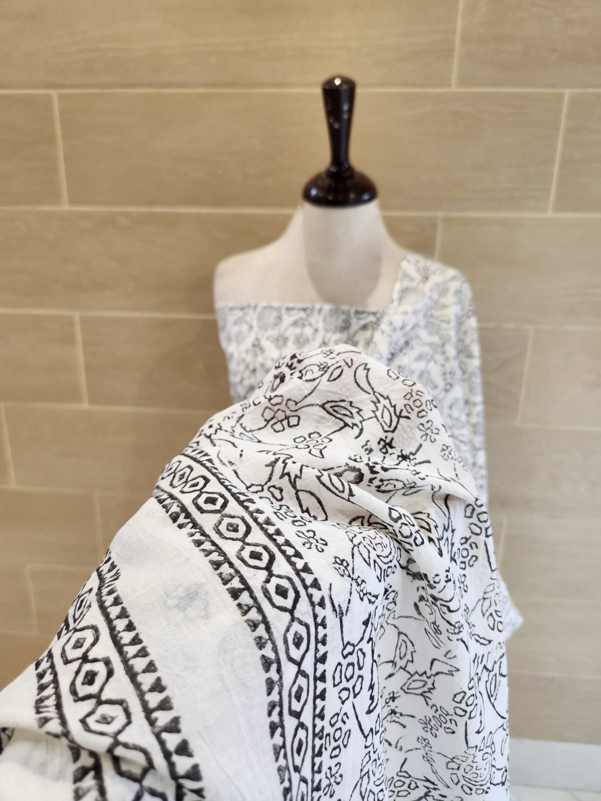 White & black lawn block print 2pc (advance payment)