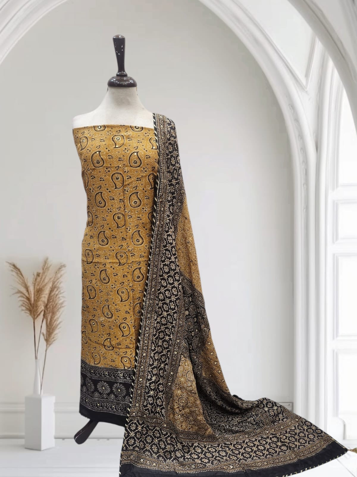 Raw silk with medium silk mukesh 2pc