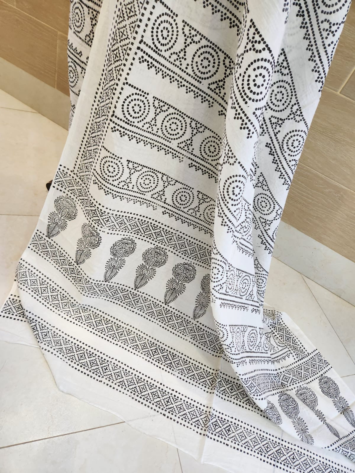 White & black lawn block print 2pc (advance payment)