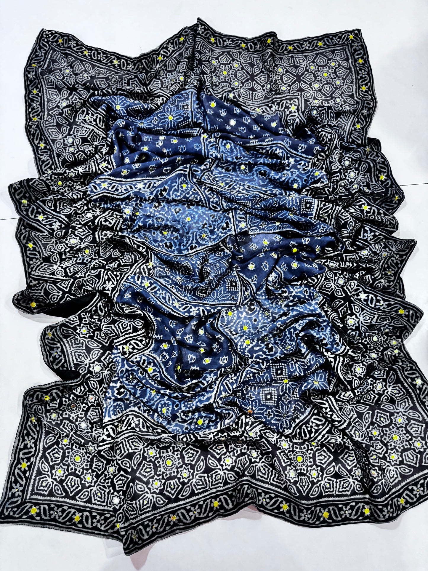 Medium silk Natural dyed Mukesh Shawl