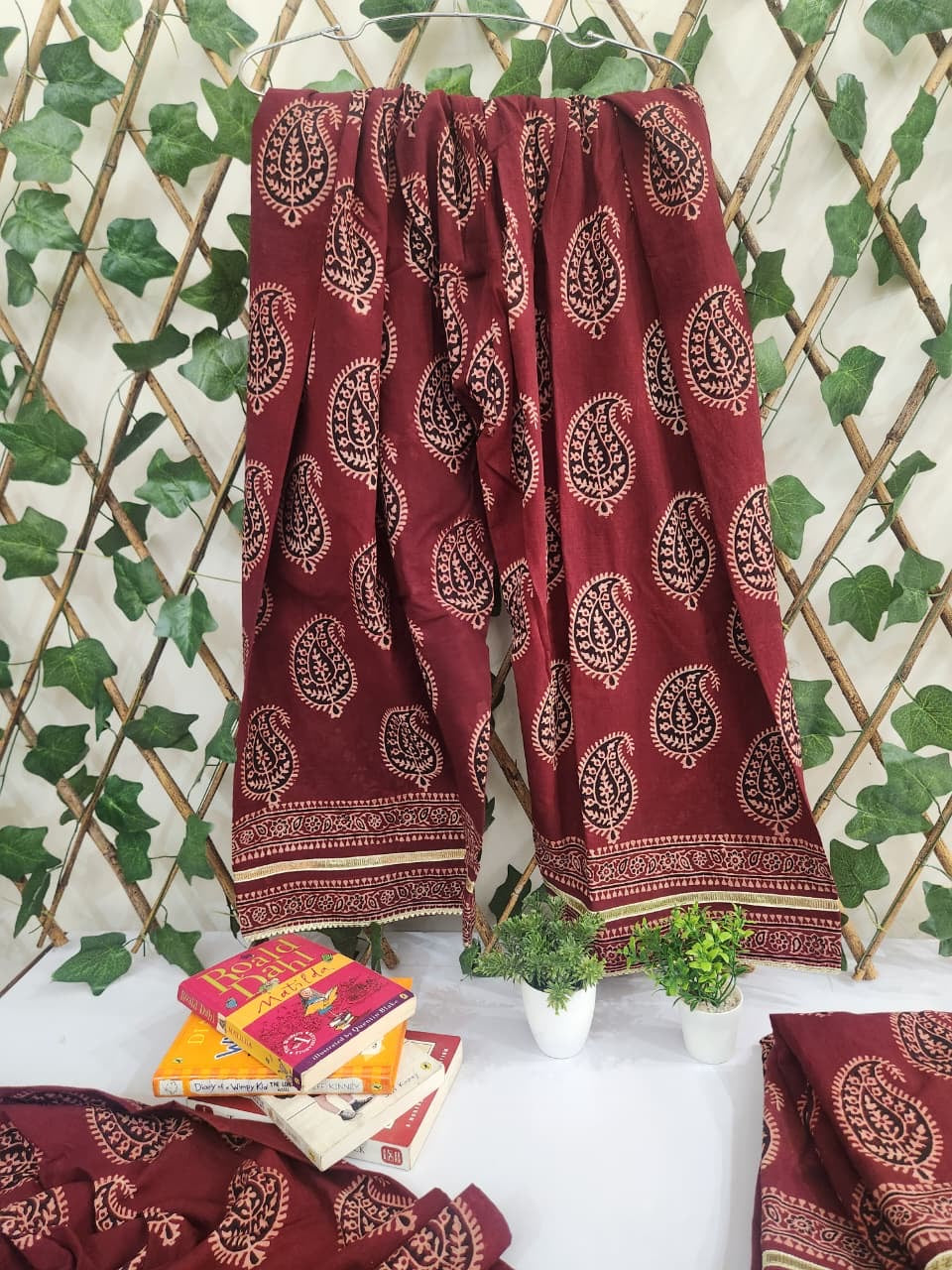 Lawn Farshi shalwar (advance Payment)