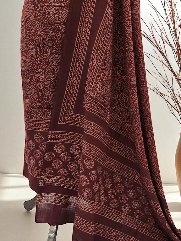 Nayural dyed lawn 2pc Maroon