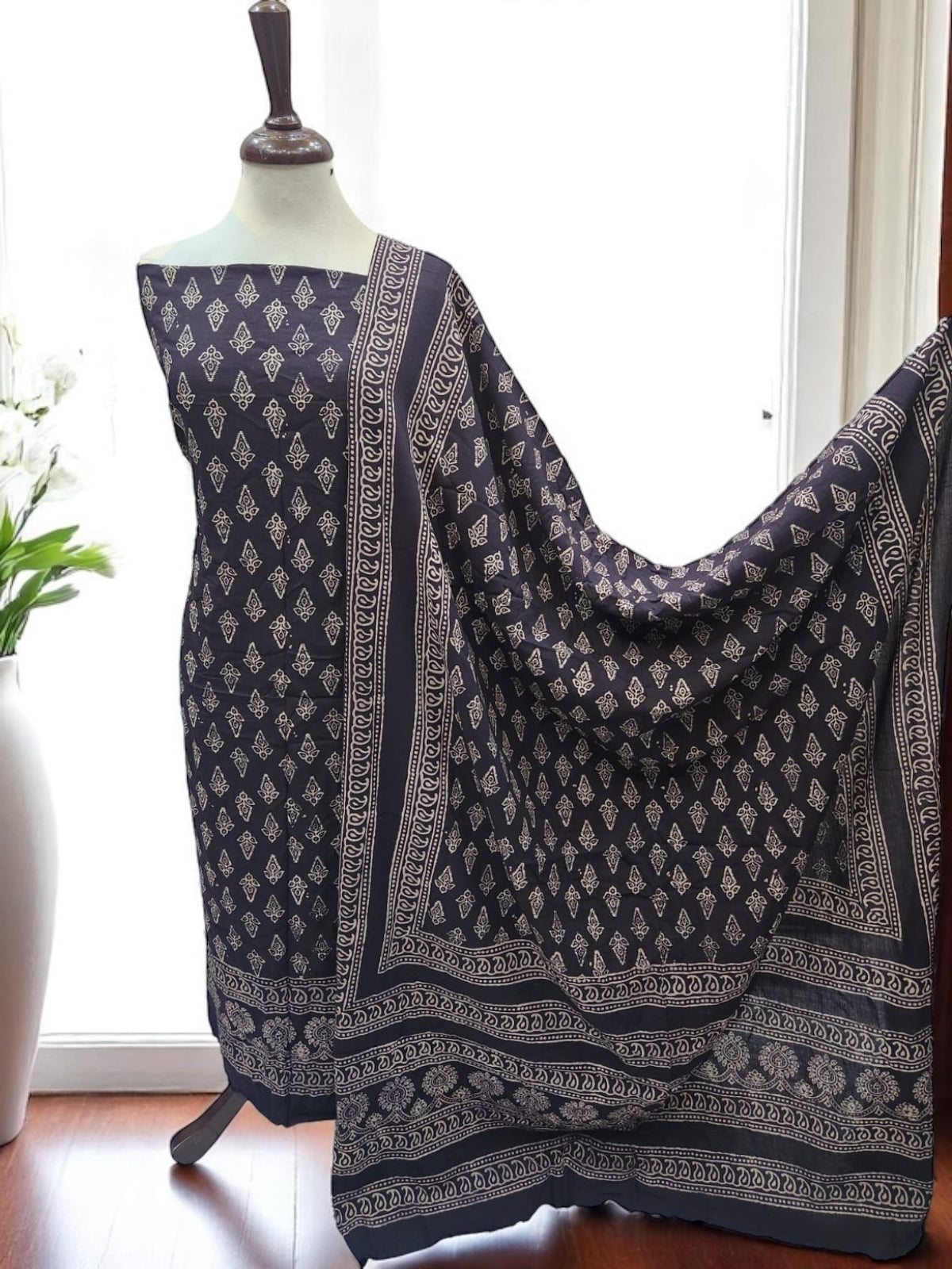 Natural dyed lawn black 2pc