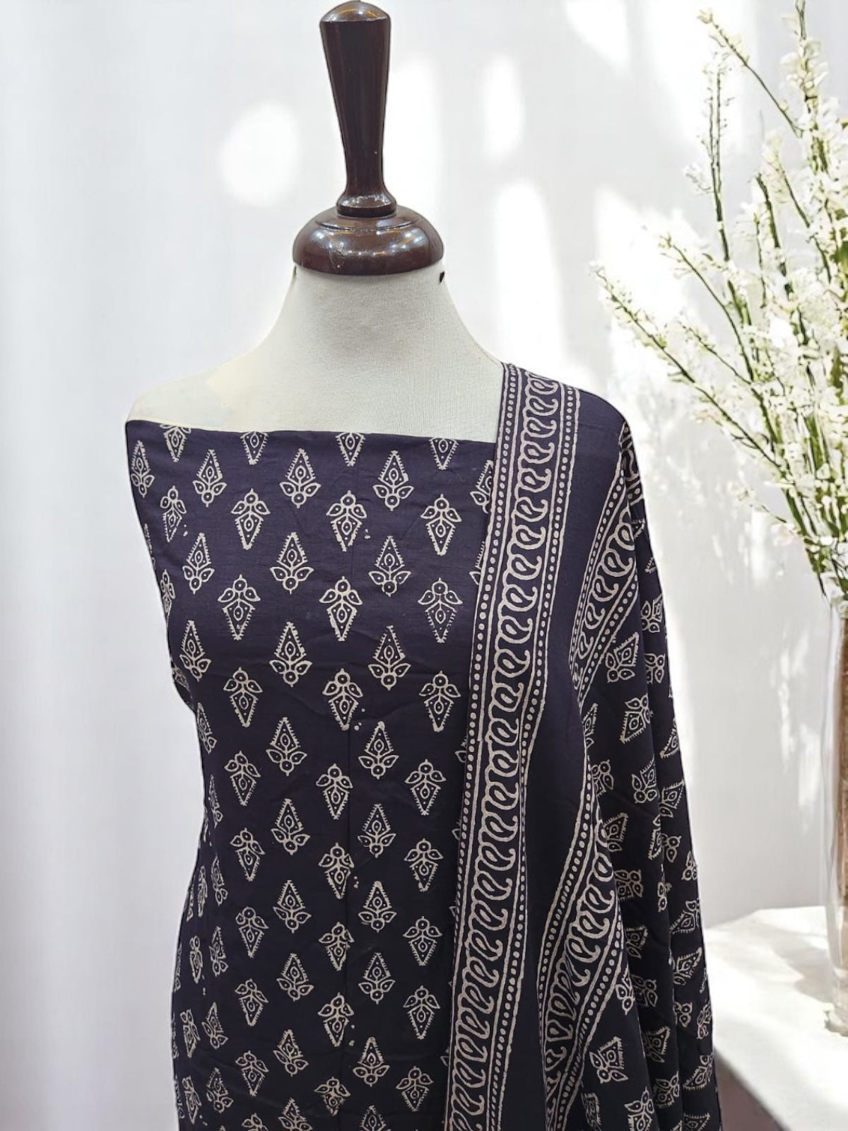 Natural dyed lawn black 2pc