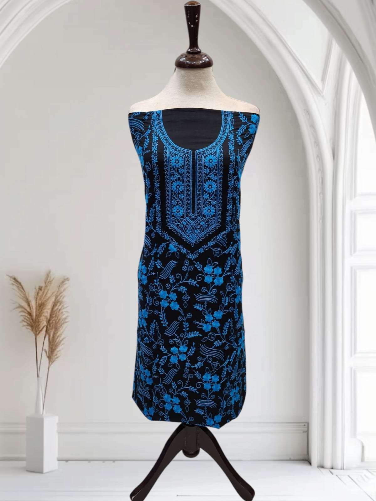 Kuch khaas wali lawn hand embroidered shirt